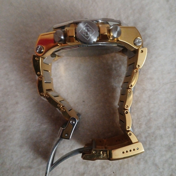 Invicta Akula 52mm Gold/Silver Two-tone SS Bracelet Chrono Multi-Function - Picture 3 of 13